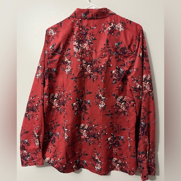 Chic Red Rose Floral Button-Down Shirt - Picture 3 of 6